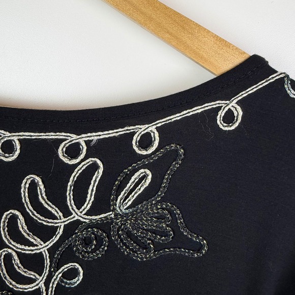 Catherines Black Floral Embroidered Asymmetrical Tunic Top Size 4X Stretch Boho - Picture 4 of 10